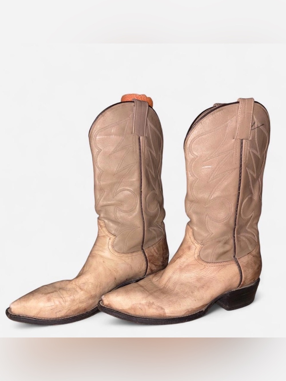 Men's Classic Western Cowboy Boots in Tan Leather